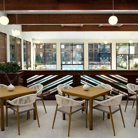 Sheraton Grand Rapids Airport Hotel Cascade Екстер'єр фото