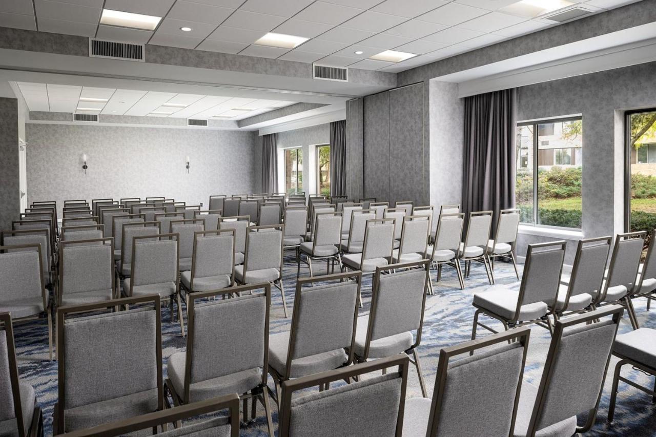 Sheraton Grand Rapids Airport Hotel Cascade Екстер'єр фото