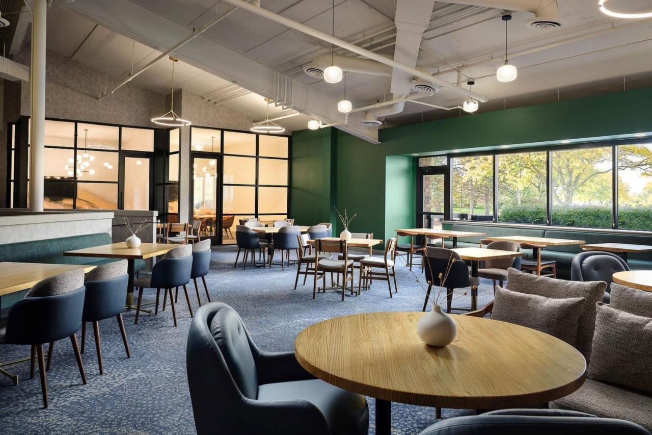 Sheraton Grand Rapids Airport Hotel Cascade Екстер'єр фото