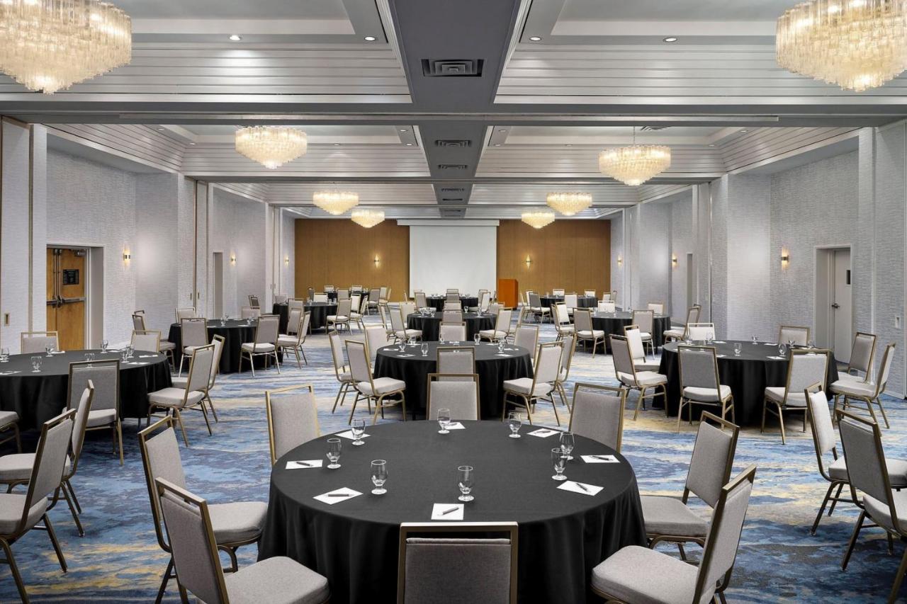 Sheraton Grand Rapids Airport Hotel Cascade Екстер'єр фото