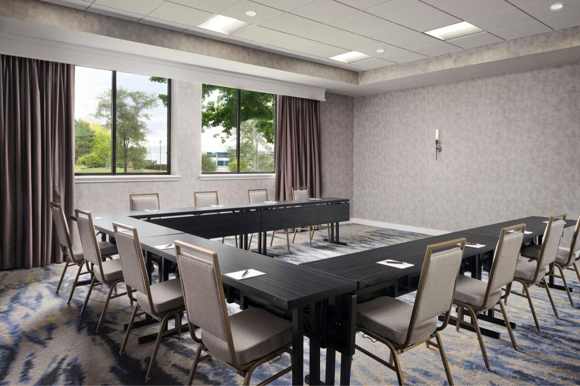 Sheraton Grand Rapids Airport Hotel Cascade Екстер'єр фото