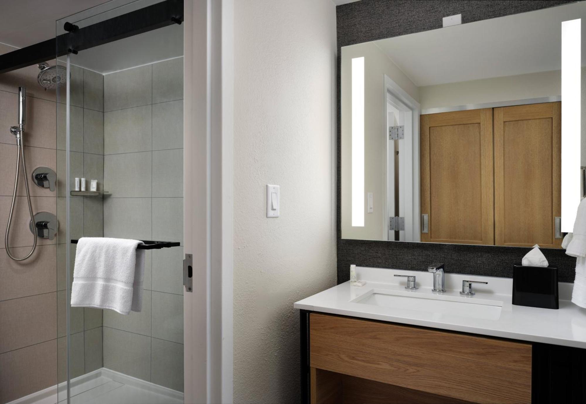 Sheraton Grand Rapids Airport Hotel Cascade Екстер'єр фото