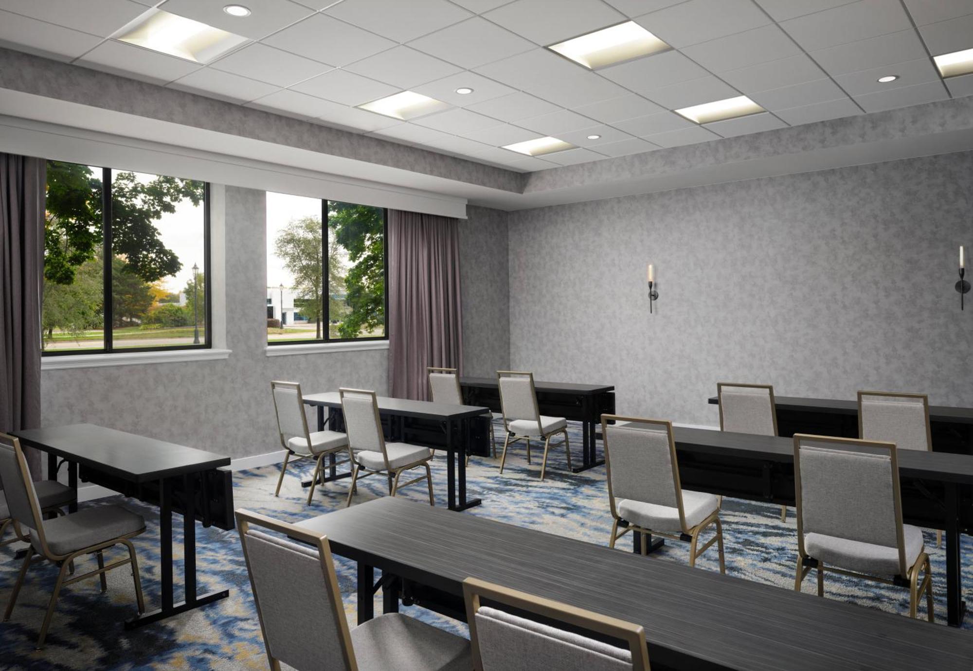 Sheraton Grand Rapids Airport Hotel Cascade Екстер'єр фото