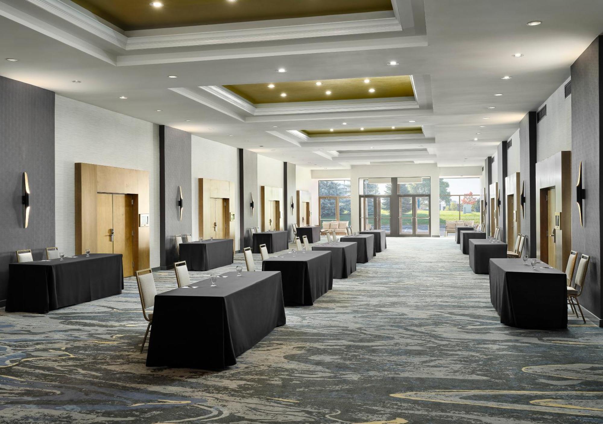 Sheraton Grand Rapids Airport Hotel Cascade Екстер'єр фото