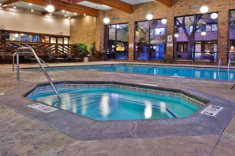 Sheraton Grand Rapids Airport Hotel Cascade Екстер'єр фото